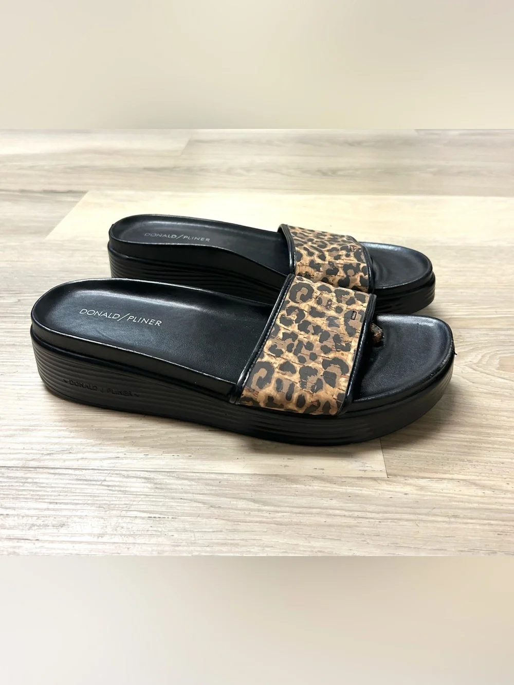 Donald Pliner Leopard Sandals Women's Fiji Sz 9.5M Leather Slip On Wedge Comfort